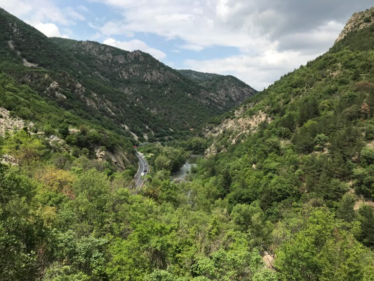 Кресненското дефиле с пътя